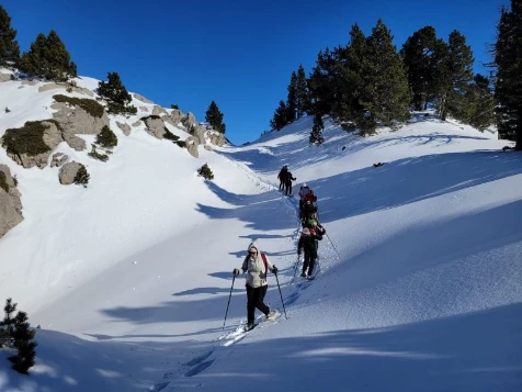 Terroirs du Pays Basque : randos hivernales, raquettes et cuisine gourmande ! - Photo 1
