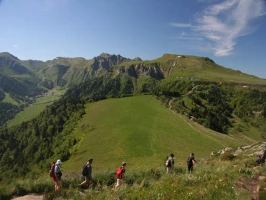 Lacs et Volcans d'Auvergne - Photo 2
