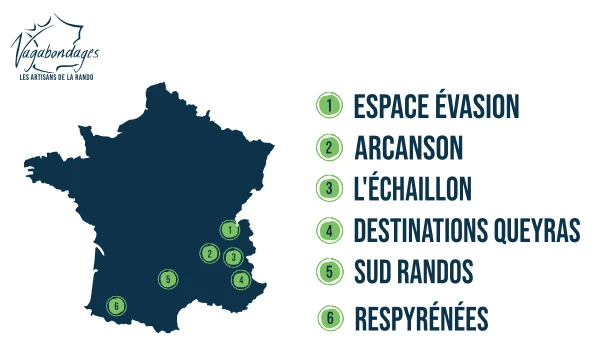 Cartes et brochures du réseau Vagabondages présentant les différentes agences spécialisées en randonnée