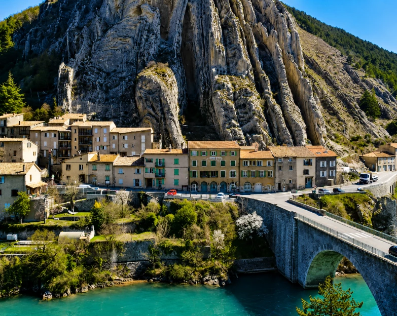Entre lacs et montagnes : explorez autrement par la grande traversée !
