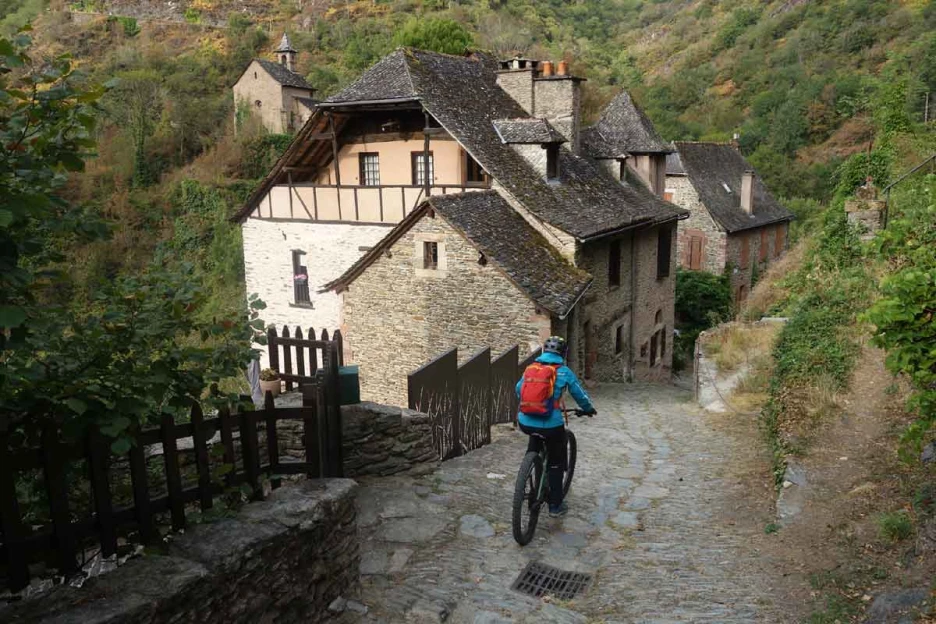 Compostelle à vélo : Le Puy - Cahors - Massif Central